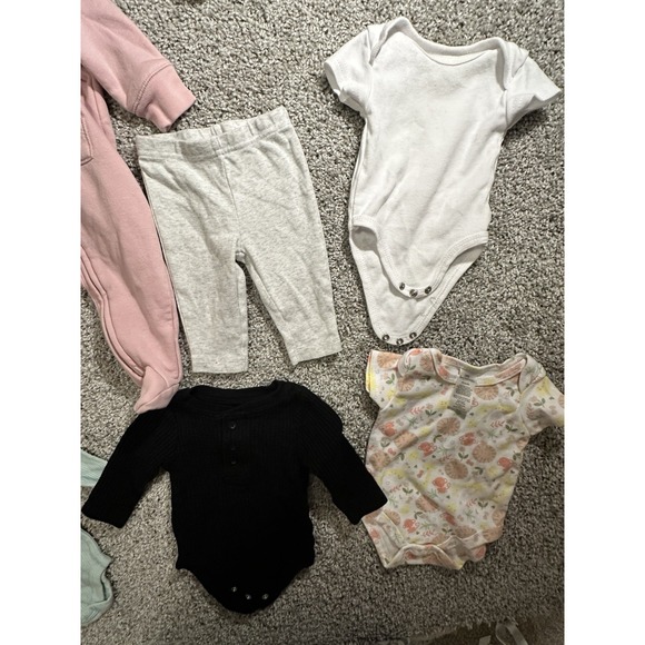 Large Lot Of Newborn Size Baby Girls Clothing Lot  0-3 Months. Baby Gap Etc EUC! - Picture 8 of 10